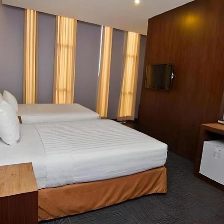 Plan B Hotel Padang  Dış mekan fotoğraf
