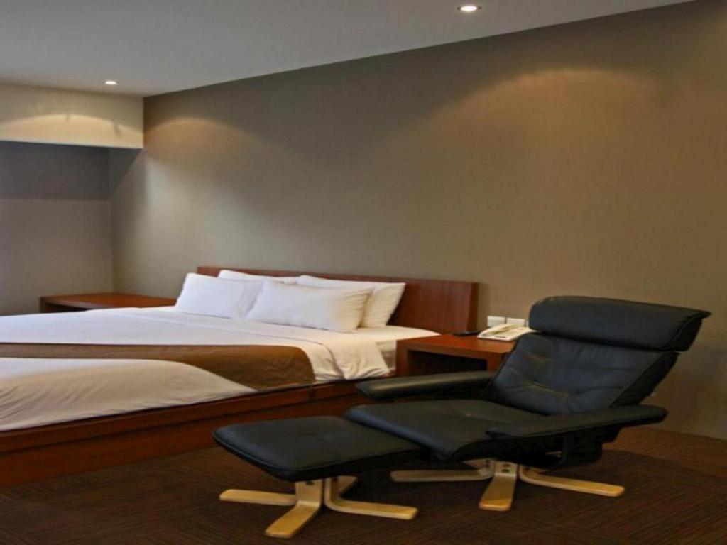Plan B Hotel Padang  Dış mekan fotoğraf