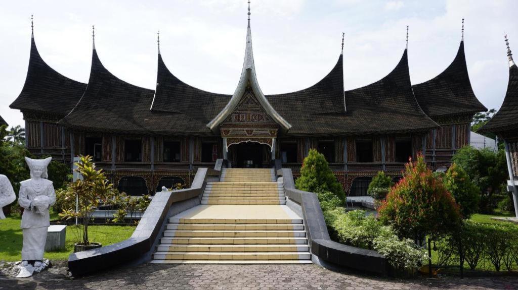 Plan B Hotel Padang  Dış mekan fotoğraf