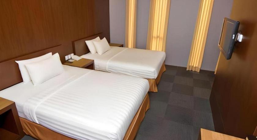 Plan B Hotel Padang  Dış mekan fotoğraf