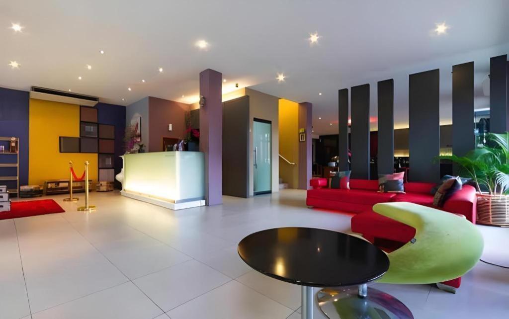 Plan B Hotel Padang  Dış mekan fotoğraf