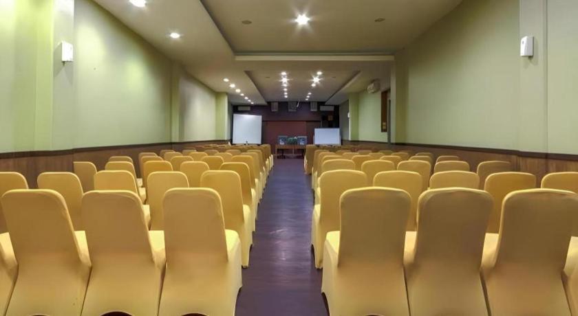 Plan B Hotel Padang  Dış mekan fotoğraf