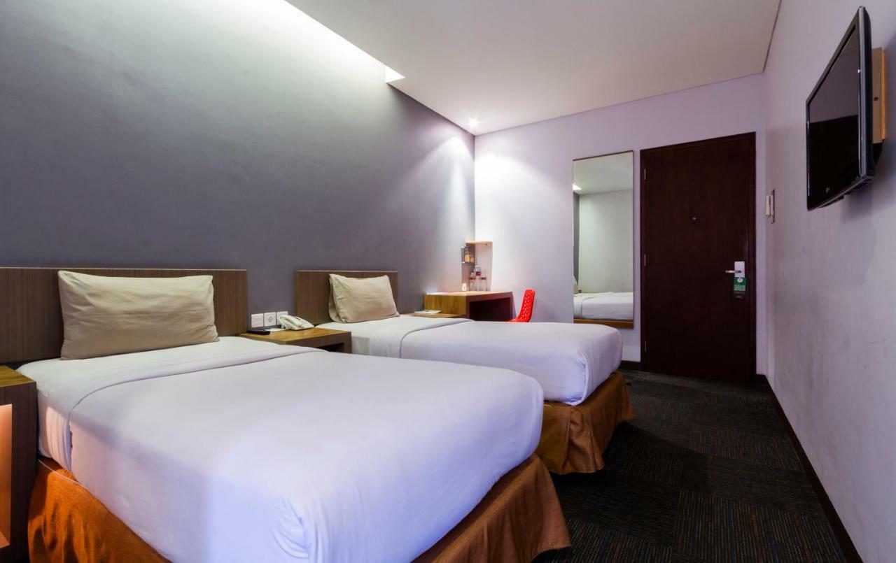 Plan B Hotel Padang  Dış mekan fotoğraf