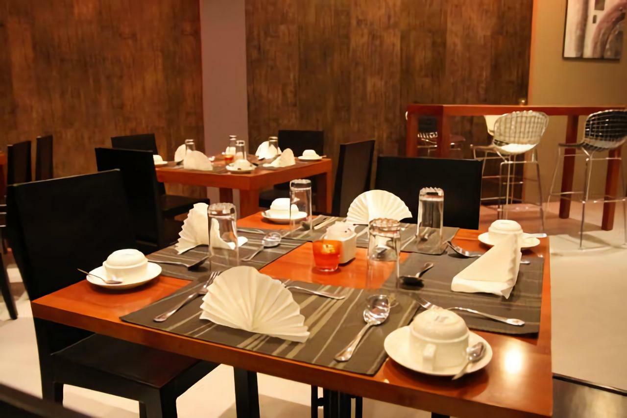 Plan B Hotel Padang  Dış mekan fotoğraf